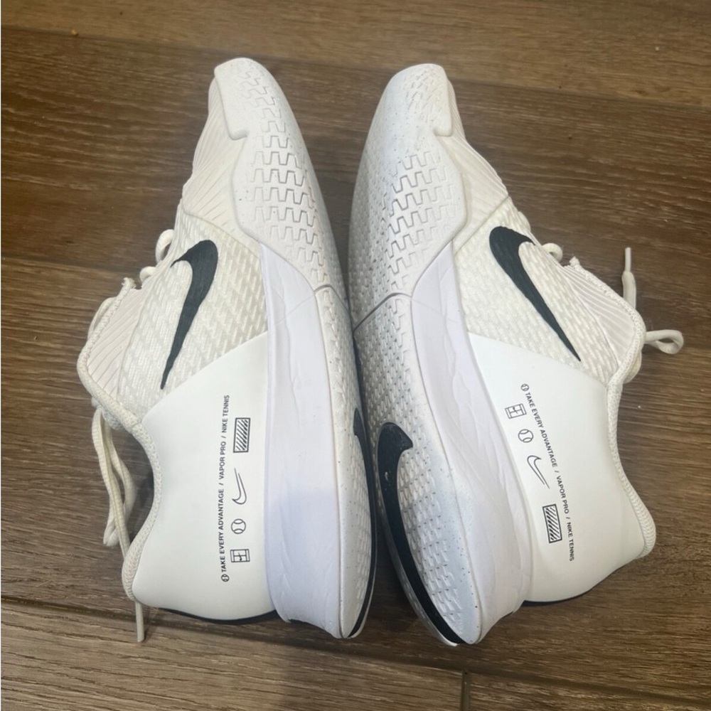Nikecourt air zoom vapor pro White Athletic court Shoes with Black Accents - Picture 2 of 3